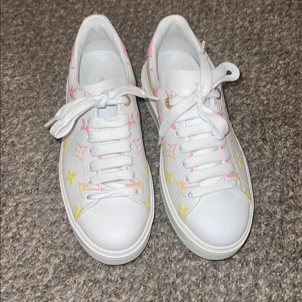 Louis Vuitton sneakers. 7 - Picture 3 of 10